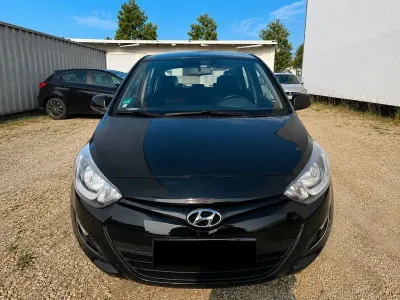 Gebraucht Hyundai i20 Classic 86 PS (63 kW) 2014 Schwarz Limousine