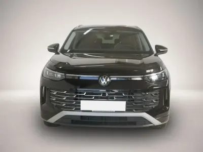 Gebraucht VW Tayron Elegance 193 PS (141 kW) 2025 Grenadillschwarz metallic SUV