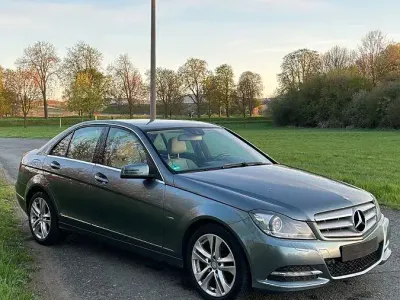 Gebraucht Mercedes C250 Avantgarde 204 PS (150 kW) 2011 Blau Limousine