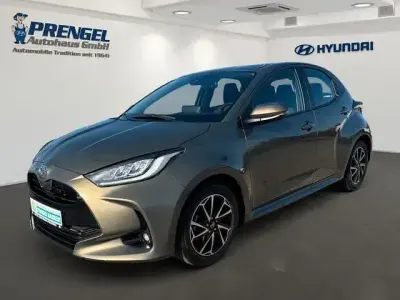Usata Toyota Yaris Team 125 CV (91 kW) 2021 Grigio Utilitaria