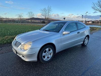 Gebraucht Mercedes C180 129 PS (94 kW) 2001 Silber Coupé