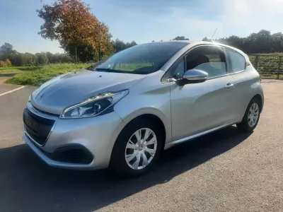 Gebraucht Peugeot 208 Active 99 PS (72 kW) 2016 Silber Kleinwagen