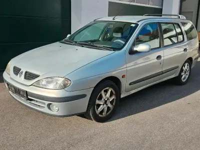 Gebraucht Renault Mégane GrandTour 95 PS (69 kW) 2002 Silber Kombi