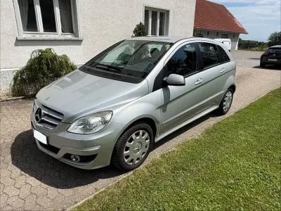 Gebraucht Mercedes B200 136 PS (100 kW) 2011 Silber Kleinwagen