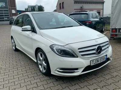 Gebraucht Mercedes B180 AMG Edition 1 122 PS (89 kW) 2013 Weiß Van / Kleinbus