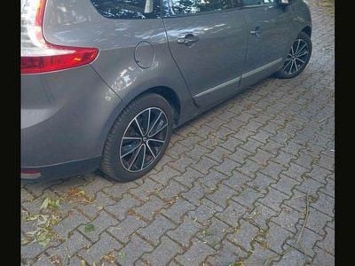 Grau Gebraucht 2013 Renault Grand Scénic III Bose Edition Van / Kleinbus | 2.000 € (Superpreis)