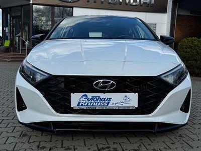 Gebraucht Hyundai i20 Intro Edition 101 PS (74 kW) 2021 Polar white/ black Kleinwagen