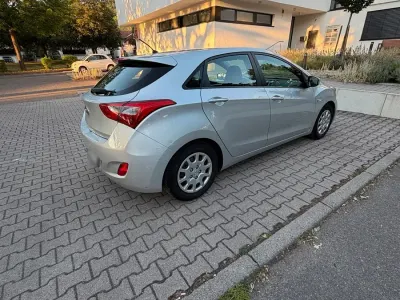 Gebraucht Hyundai i30 109 PS (80 kW) 2014 Andere farben Limousine