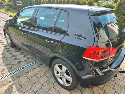 Gebraucht VW Golf VI Team 105 PS (77 kW) 2011 Schwarz Kleinwagen