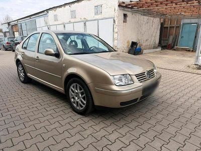 Usata VW Bora 105 CV (77 kW) 2002 Oro Berlina
