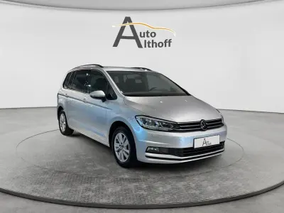 Gebraucht VW Touran 150 PS (110 kW) 2023 Silber Van / Kleinbus