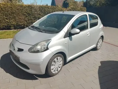 Second-hand Toyota Aygo City 68 CP (50 kW) 2008 Argintiu Hatchback