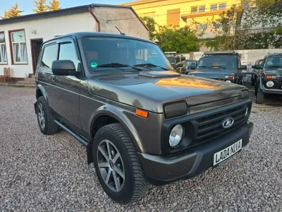 Gebraucht Lada Taiga 83 PS (61 kW) 2021 Braun SUV