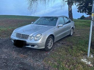 Gebraucht Mercedes E220 Elegance 150 PS (110 kW) 2003 Silber Limousine