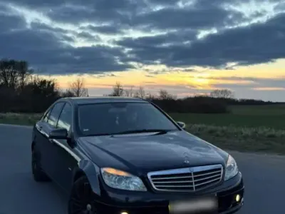 Gebraucht Mercedes C220 170 PS (125 kW) 2010 Blau Limousine