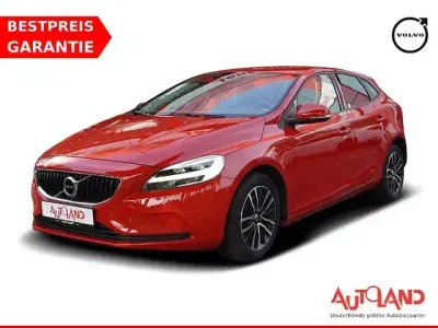 Gebraucht Volvo V40 Momentum 152 PS (111 kW) 2017 Rot Limousine