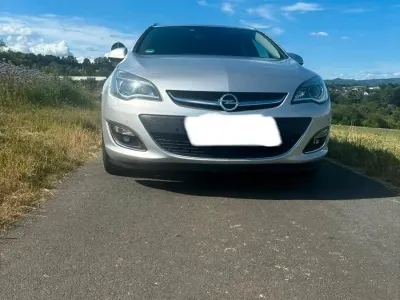 Gebraucht Opel Astra 131 PS (96 kW) 2013 Silber Kombi