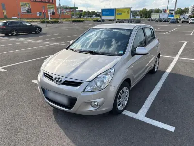 Gebraucht Hyundai i20 Classic 101 PS (74 kW) 2010 Grau Kleinwagen