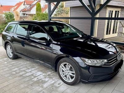 Gebraucht VW Passat Basis 120 PS (88 kW) 2020 Schwarz Kombi