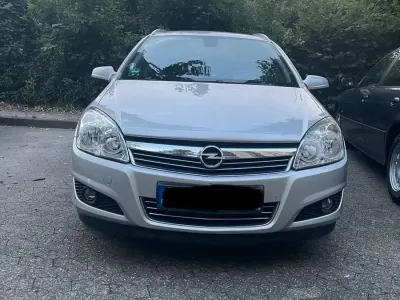 Gebraucht Opel Astra 101 PS (74 kW) 2008 Silber Kombi
