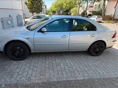 Gebraucht Ford Mondeo 120 PS (88 kW) 2003 Silber Limousine
