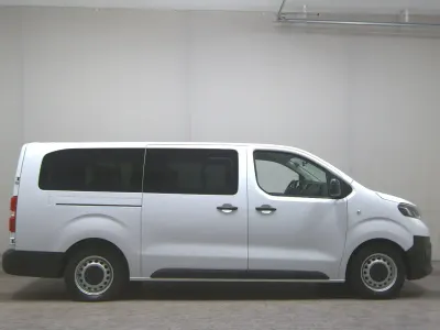 Second-hand Toyota Proace 144 CP (105 kW) 2023 Alb Monovolum