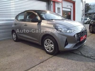 Silber Gebraucht 2022 Hyundai i10 Trend Kleinwagen | 14.990 € (Guter Preis)