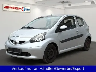 Usata Toyota Aygo 68 CV (50 kW) 2007 Argento Utilitaria