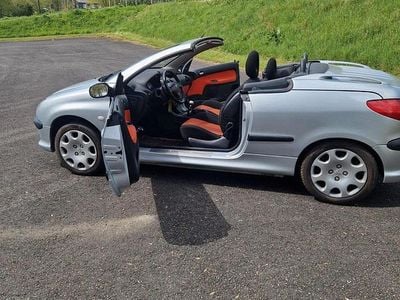 Gebraucht Peugeot 206 136 PS (100 kW) 2002 Silber Cabrio