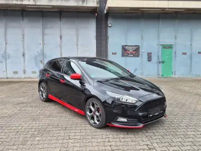 Begagnad Ford Focus ST 250 HK (183 kW) 2015 Svart Sedan
