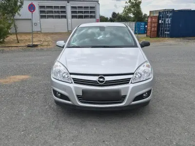 Gebraucht Opel Astra 90 PS (66 kW) 2009 Grau Limousine