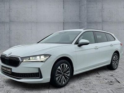 Neu Skoda Superb Selection 150 PS (110 kW) 2025 Grau Kombi