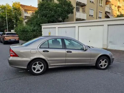 Gebraucht Mercedes 200 166 PS (122 kW) 2006 Gold