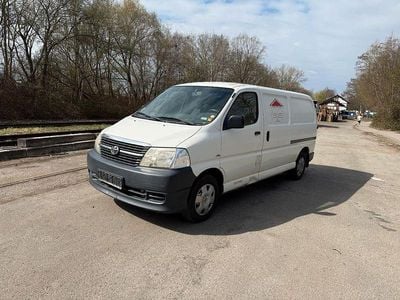 Gebraucht Toyota HiAce 117 PS (86 kW) 2011 Weiß Limousine