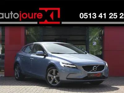 Gebraucht Volvo V40 154 PS (113 kW) 2017 Blau Limousine