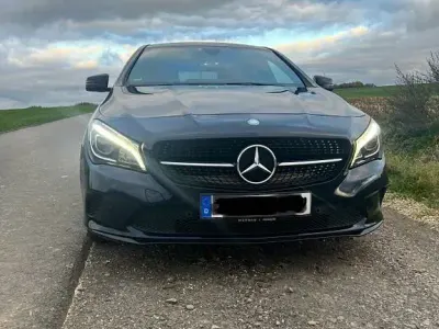 Gebraucht Mercedes CLA200 Shooting Brake 136 PS (100 kW) 2017 Blau Kombi