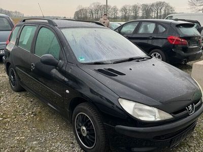 gebraucht Peugeot 206 SW Kombi in schwarz