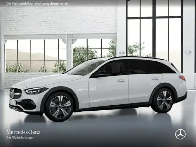 Gebraucht Mercedes C220 Night 200 PS (147 kW) 2023 Weiß Limousine