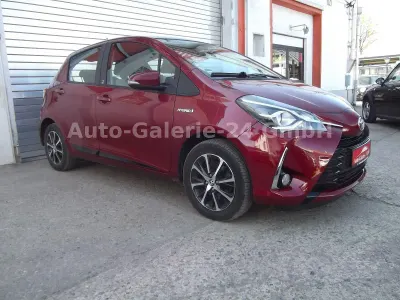 Gebraucht Toyota Yaris Hybrid Team 75 PS (55 kW) 2019 Rot Kleinwagen