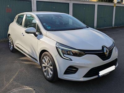 Gebraucht Renault Clio V Intens 140 PS (102 kW) 2021 Weiß Limousine