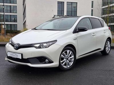 Weiß Gebraucht 2017 Toyota Auris Hybrid Style Limousine | 14.999 € (Fairer Preis)