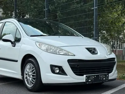 Gebraucht Peugeot 207 Urban Move 95 PS (69 kW) 2010 Weiß Limousine