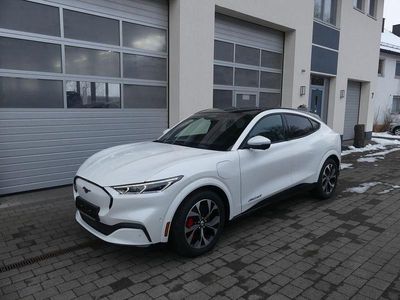 Weiß Gebraucht 2022 Ford Mustang Mach-E Premium SUV | 37.990 € (Guter Preis)