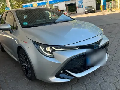 Gebraucht Toyota Corolla Hybrid 122 PS (89 kW) 2022 Silber Limousine