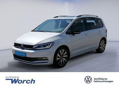 Oryxweiß perlmutteffekt Gebraucht 2024 VW Touran Highline Van / Kleinbus | 42.769 €