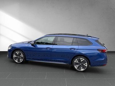 Blau Neu 2025 Skoda Superb SportLine Kombi | 53.390 € (Fairer Preis)