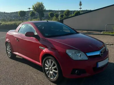 Używany Opel Tigra 90 KM (66 kW) 2005 Czerwony Kabriolet