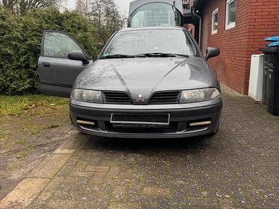 Grau Gebraucht 2003 Mitsubishi Carisma Limousine | 650 €