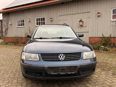Gebraucht VW Passat 125 PS (91 kW) 1998 Blau Kombi