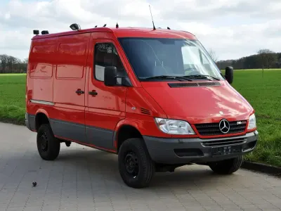 Gebraucht Mercedes Sprinter 156 PS (114 kW) 2003 Rot Van